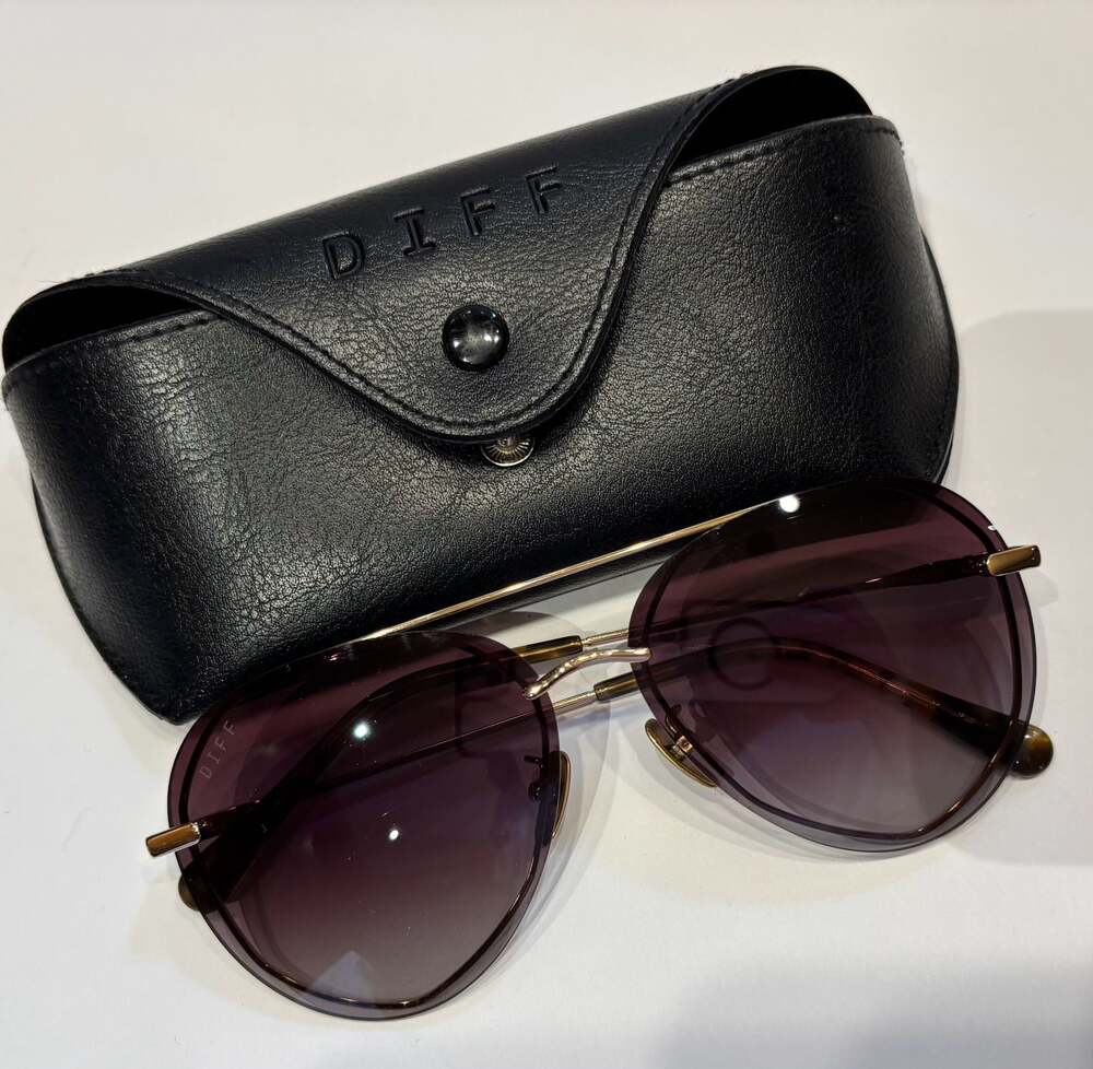 DIFF Eyewear Aviator Sunglasses with Case